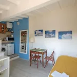 Laura- Cozy Studio